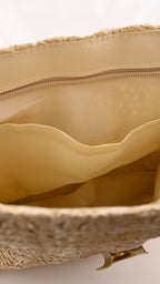 Borsa ricamata con patta e tracolla