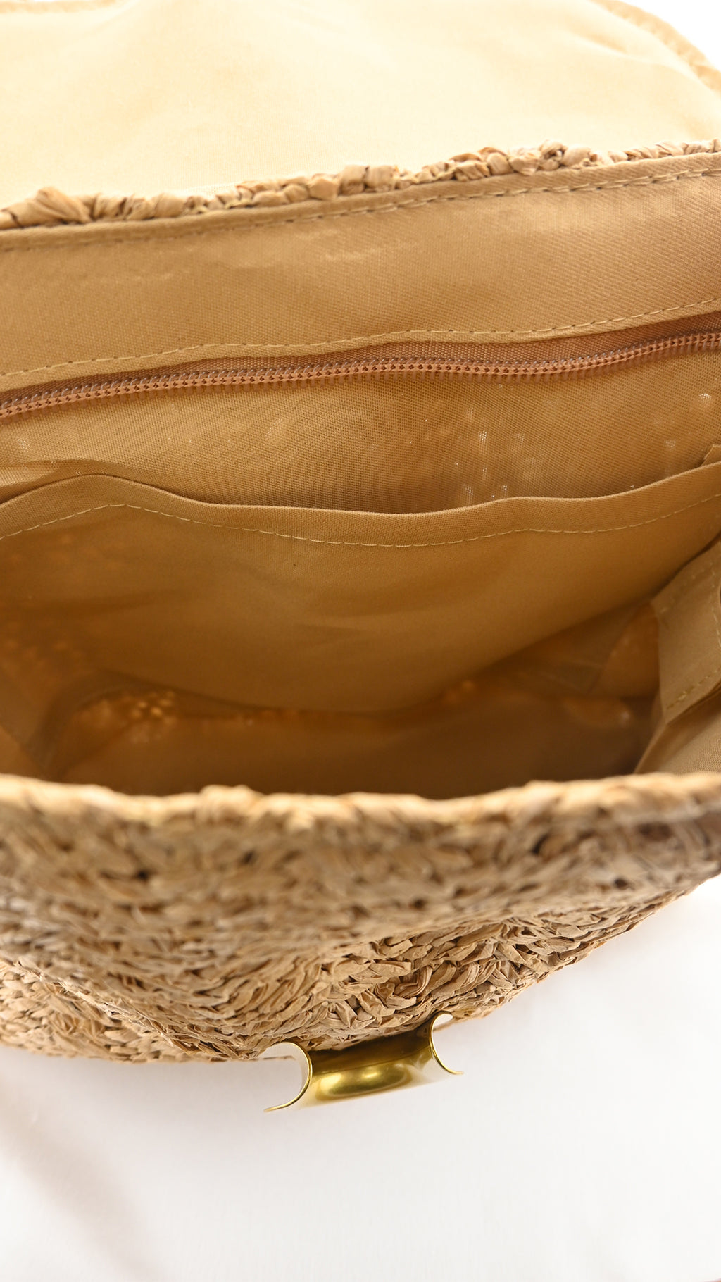 Borsa ricamata con patta e tracolla
