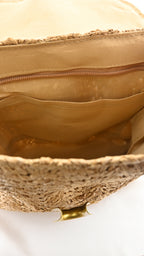 Borsa ricamata con patta e tracolla