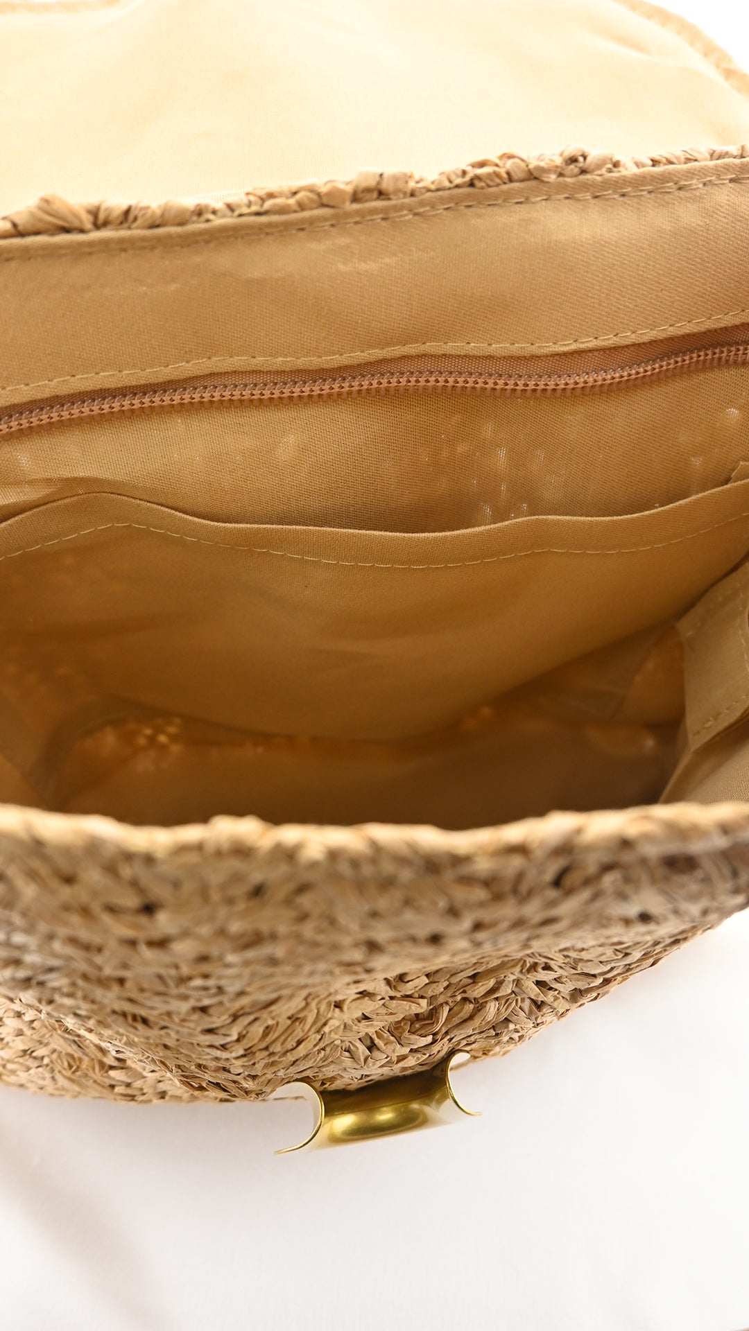 Borsa ricamata con patta e tracolla