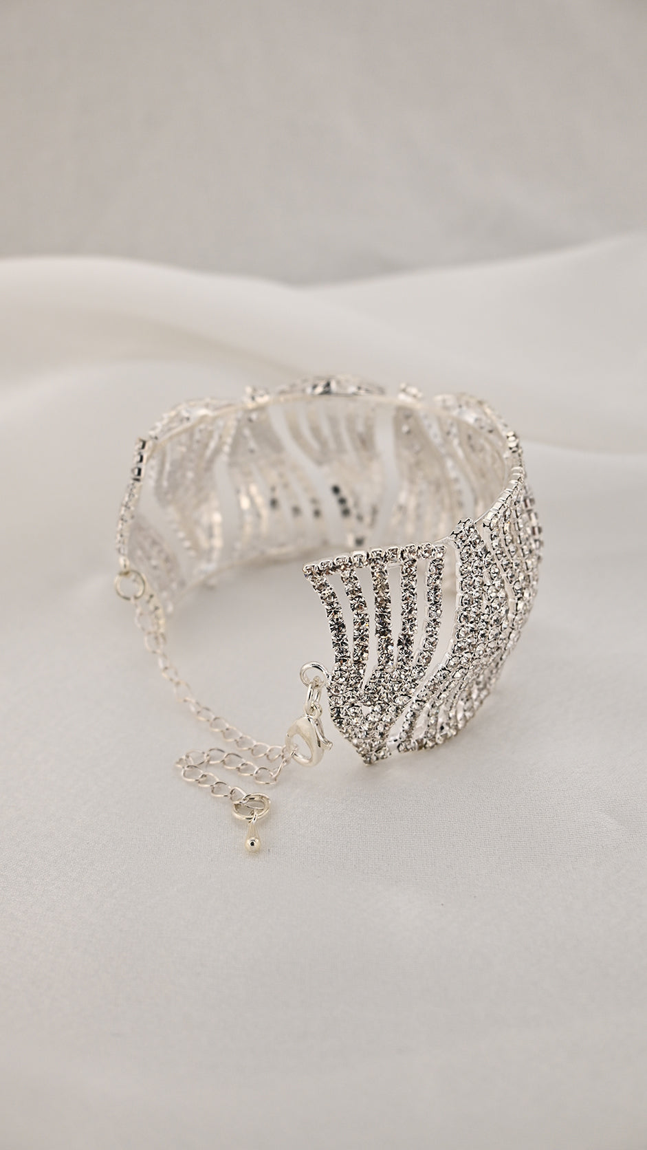 Bracciale a pannelli ondulati con cristalli