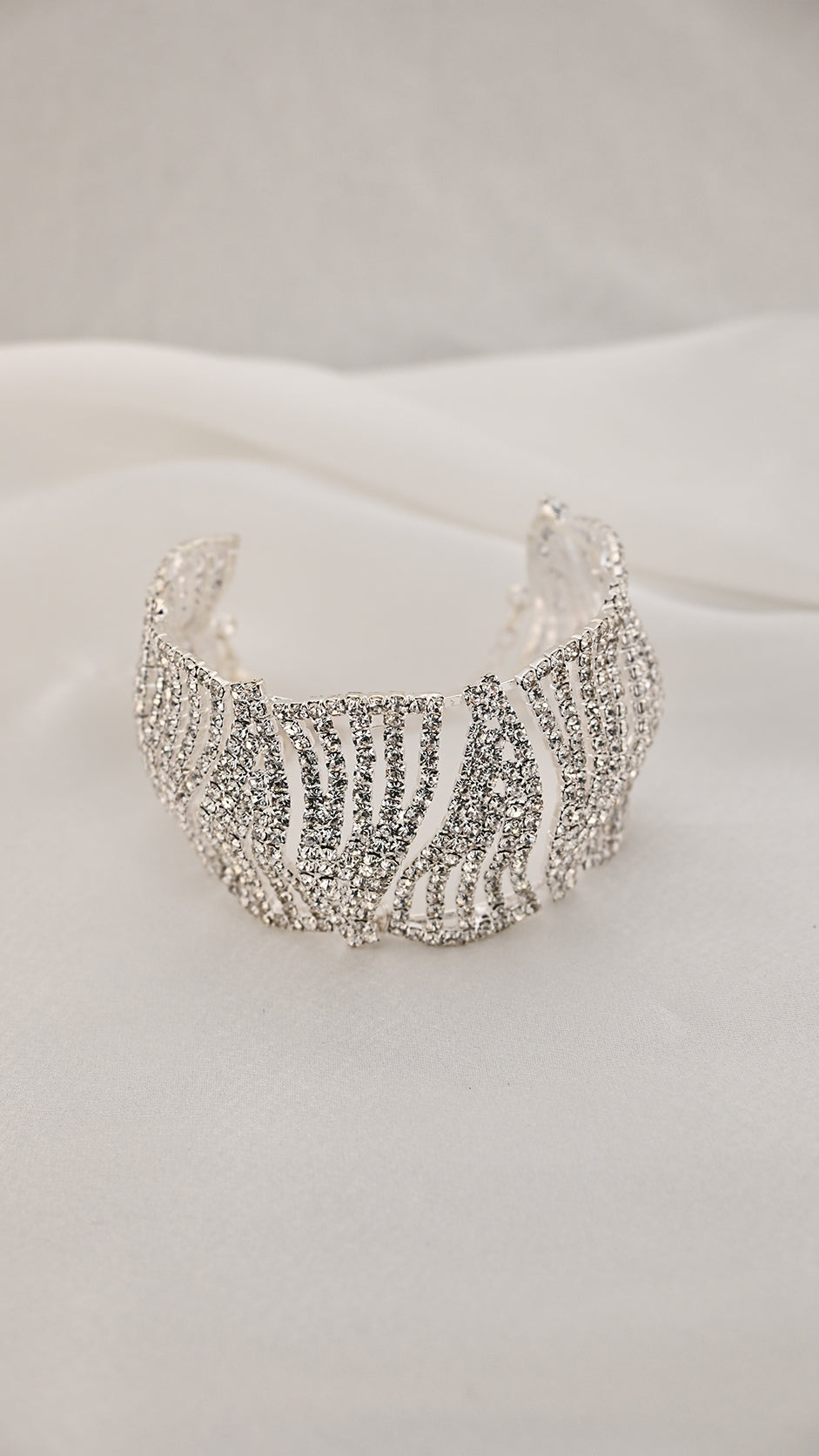 Bracciale a pannelli ondulati con cristalli