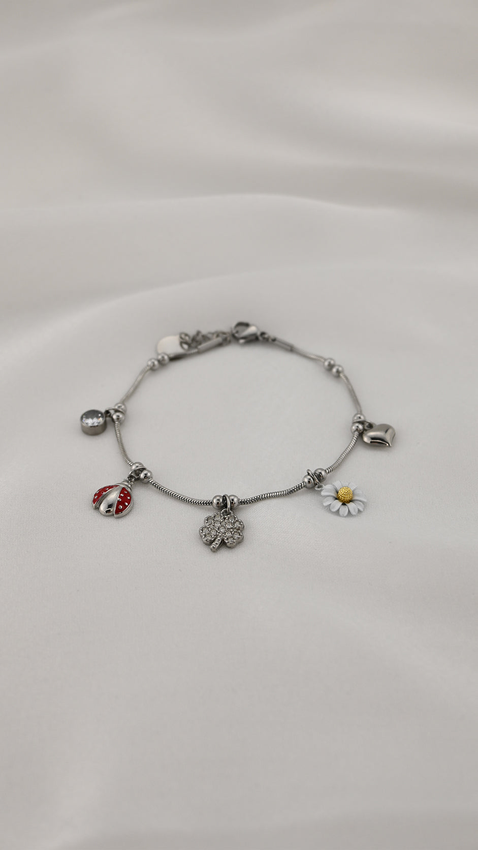 Bracciale con charms margherita coccinella e quadrifoglio