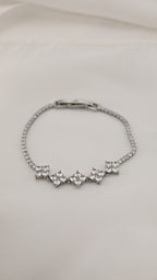 Bracciale con fiori e cristalli