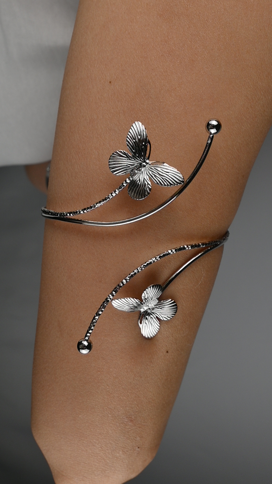 Brazalete de bíceps con dos mariposas (deben llegar check la próxima semana)