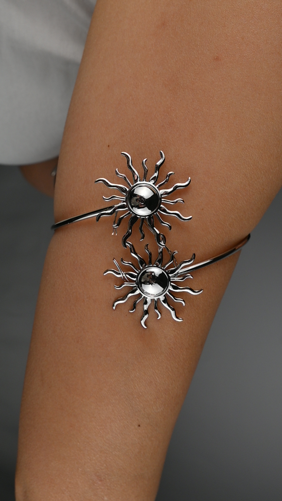 Bracciale da bicipite con due soli
