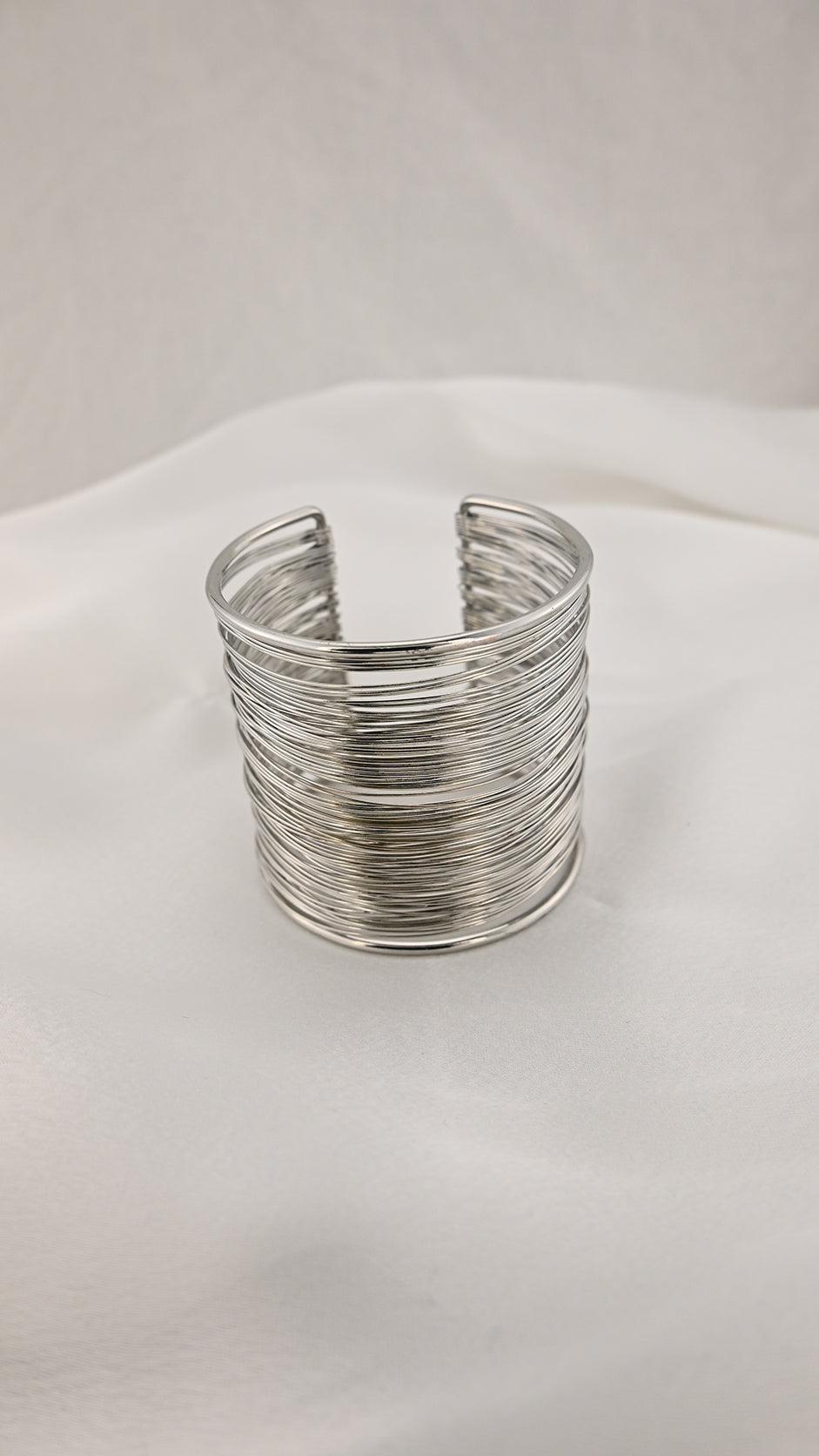 Bracciale cuff a fili multipli