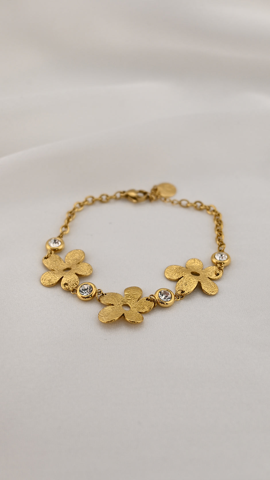 Bracciale con fiori metallici e pietre trasparenti
