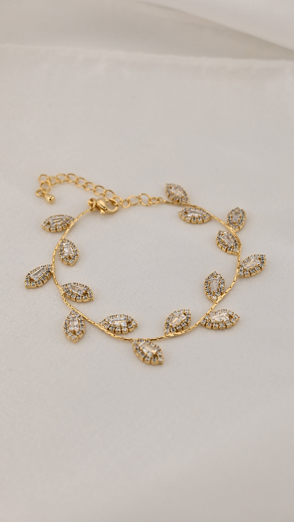 Bracciale con foglie e cristalli