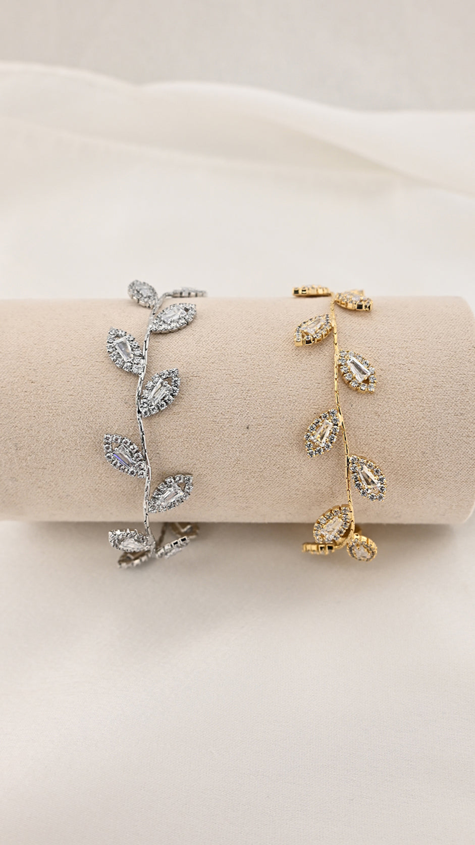 Bracciale con foglie e cristalli