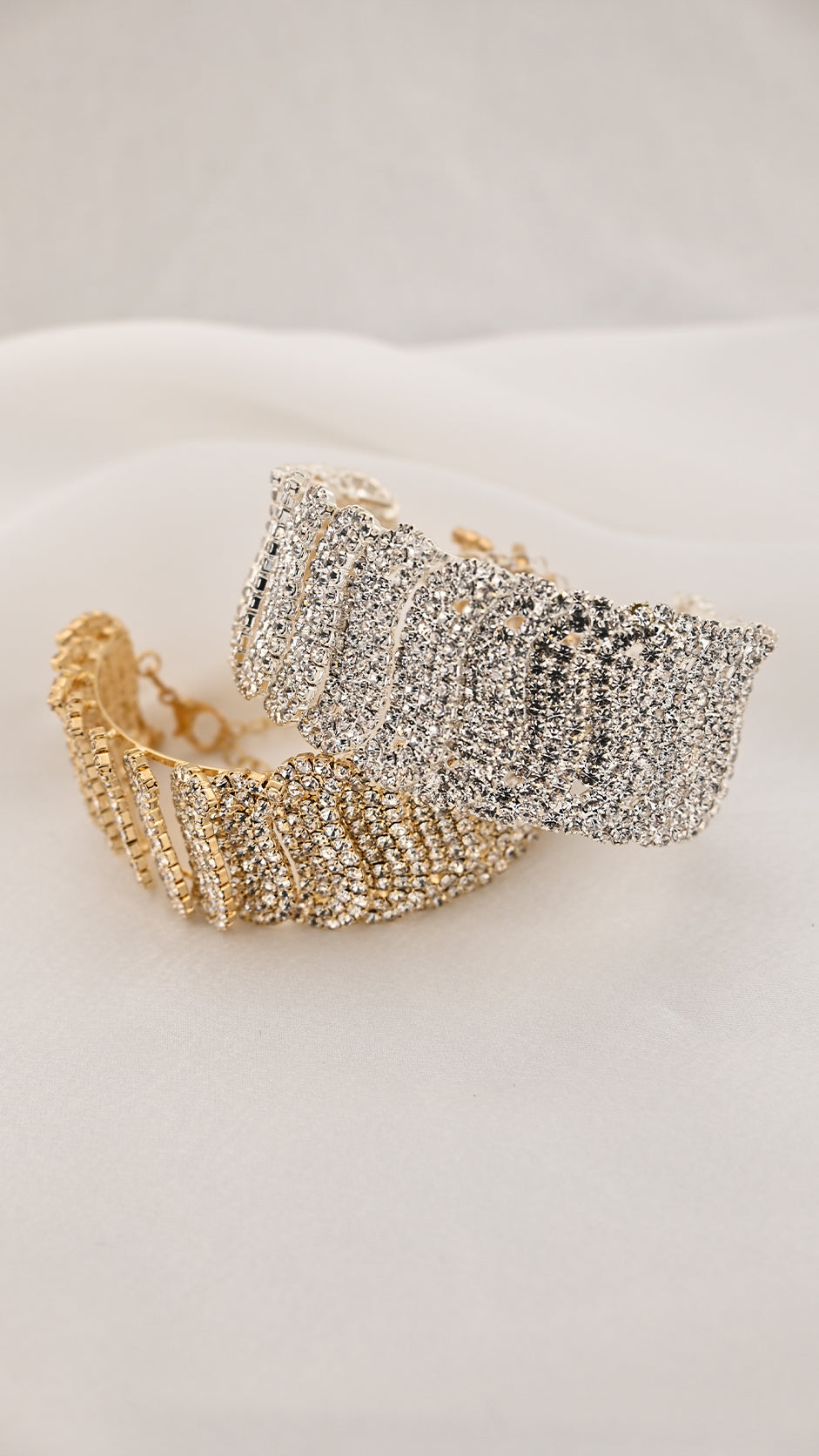 Bracciale geometrico a S con cristalli