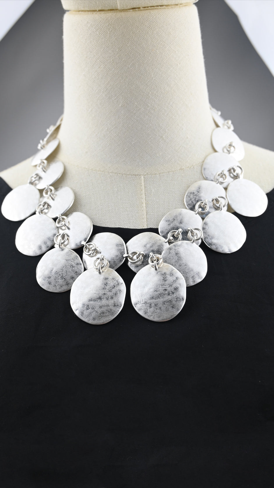 Collana con pendenti martellati