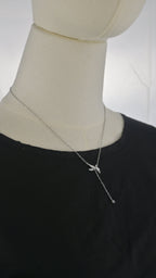Collana con figura alata e pendente stella