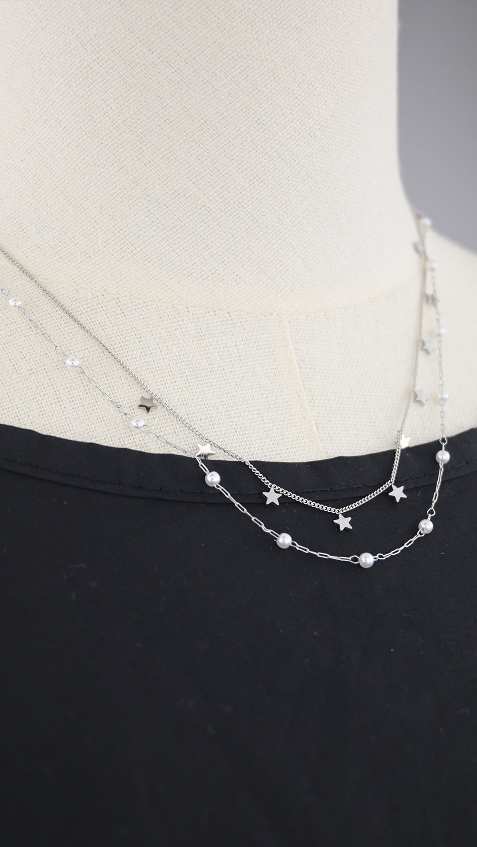 Collana doppia catena con simboli e perle