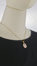 Collana dorata con ciondolo tondo