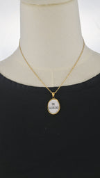 Collana dorata con ciondolo tondo