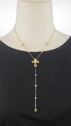 Collana con pendente verticale e croce decorata