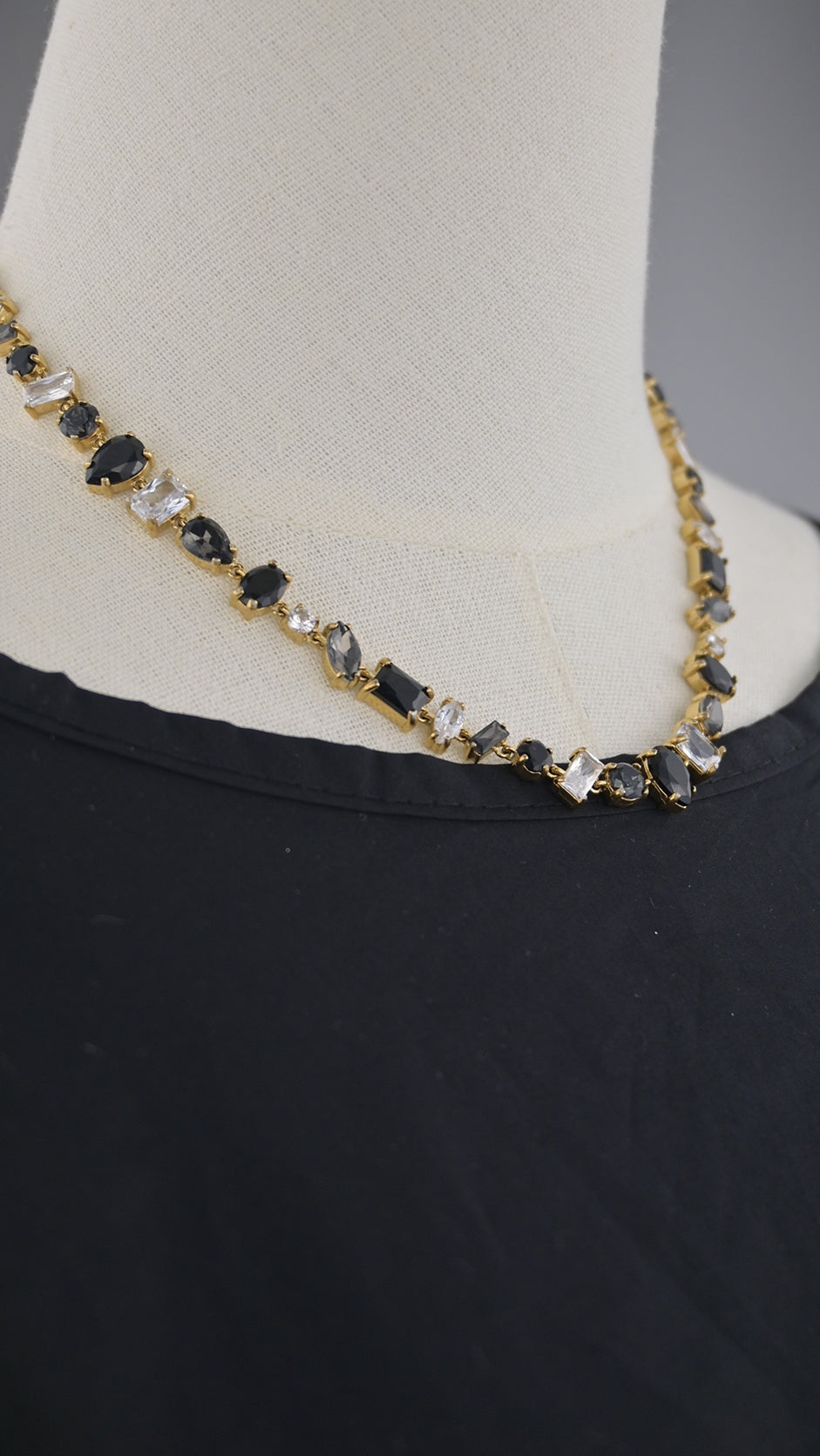 Collana con pietre