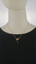 Collana con figura alata e pendente stella