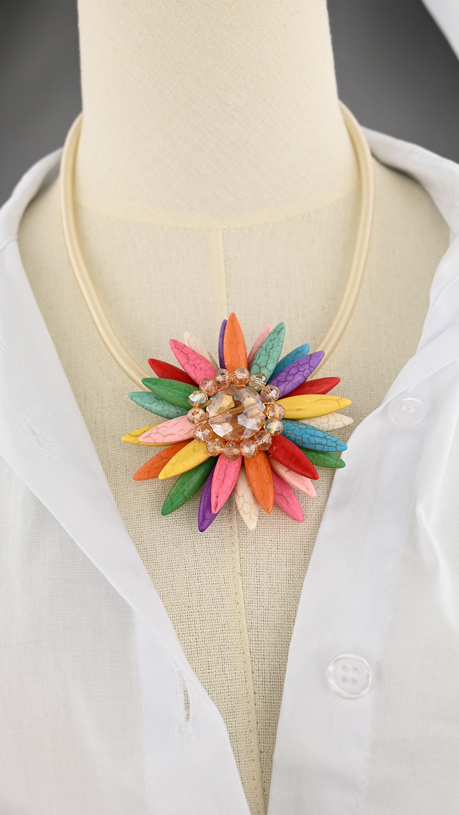Collana con pendente floreale