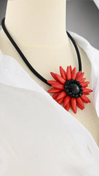 Collana con pendente floreale