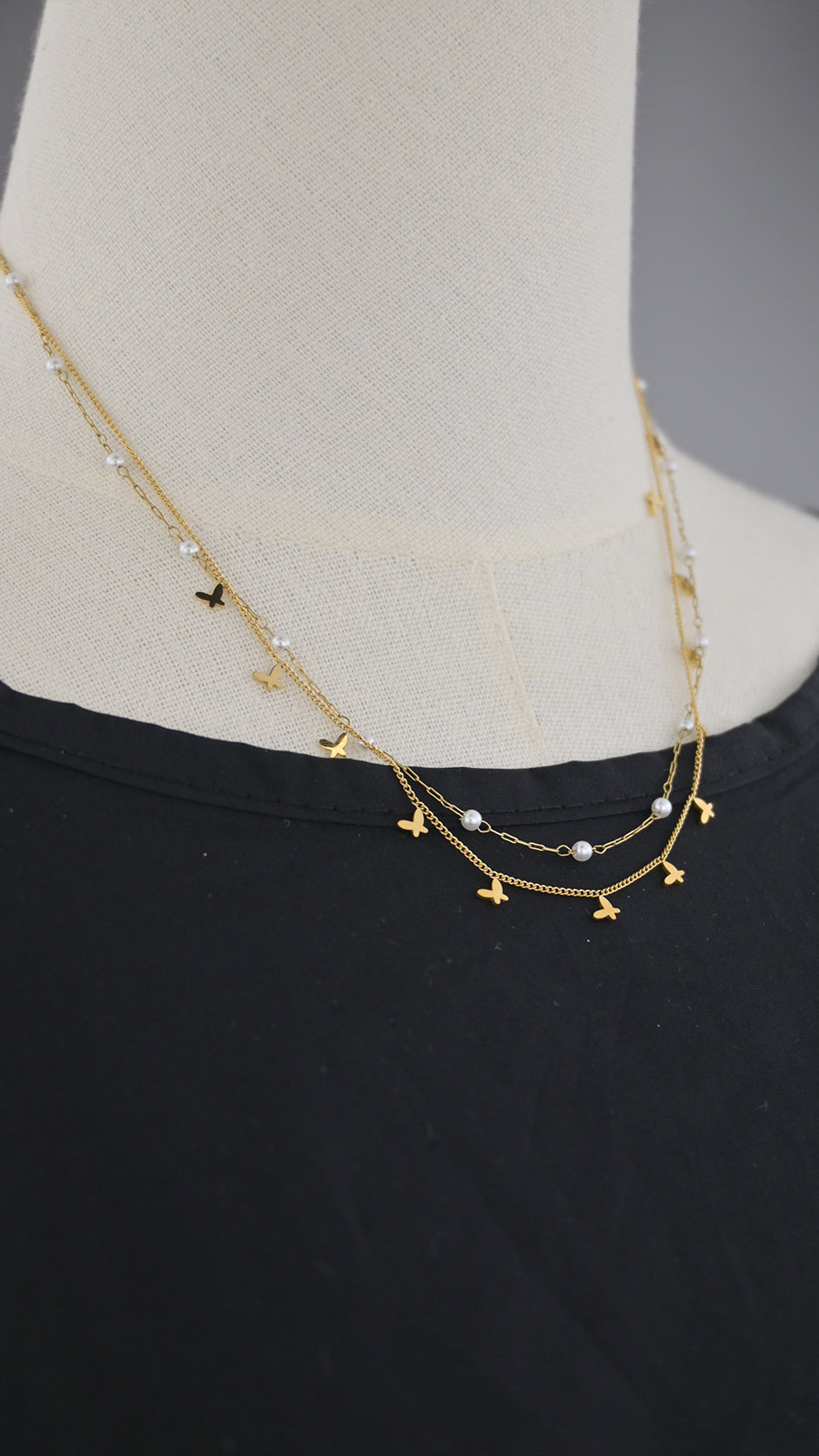Collana doppia catena con simboli e perle