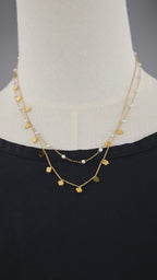 Collana doppia catena con simboli e perle