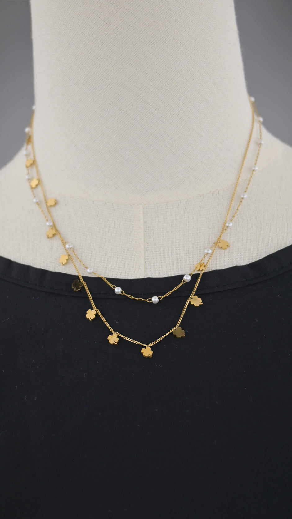 Collana doppia catena con simboli e perle
