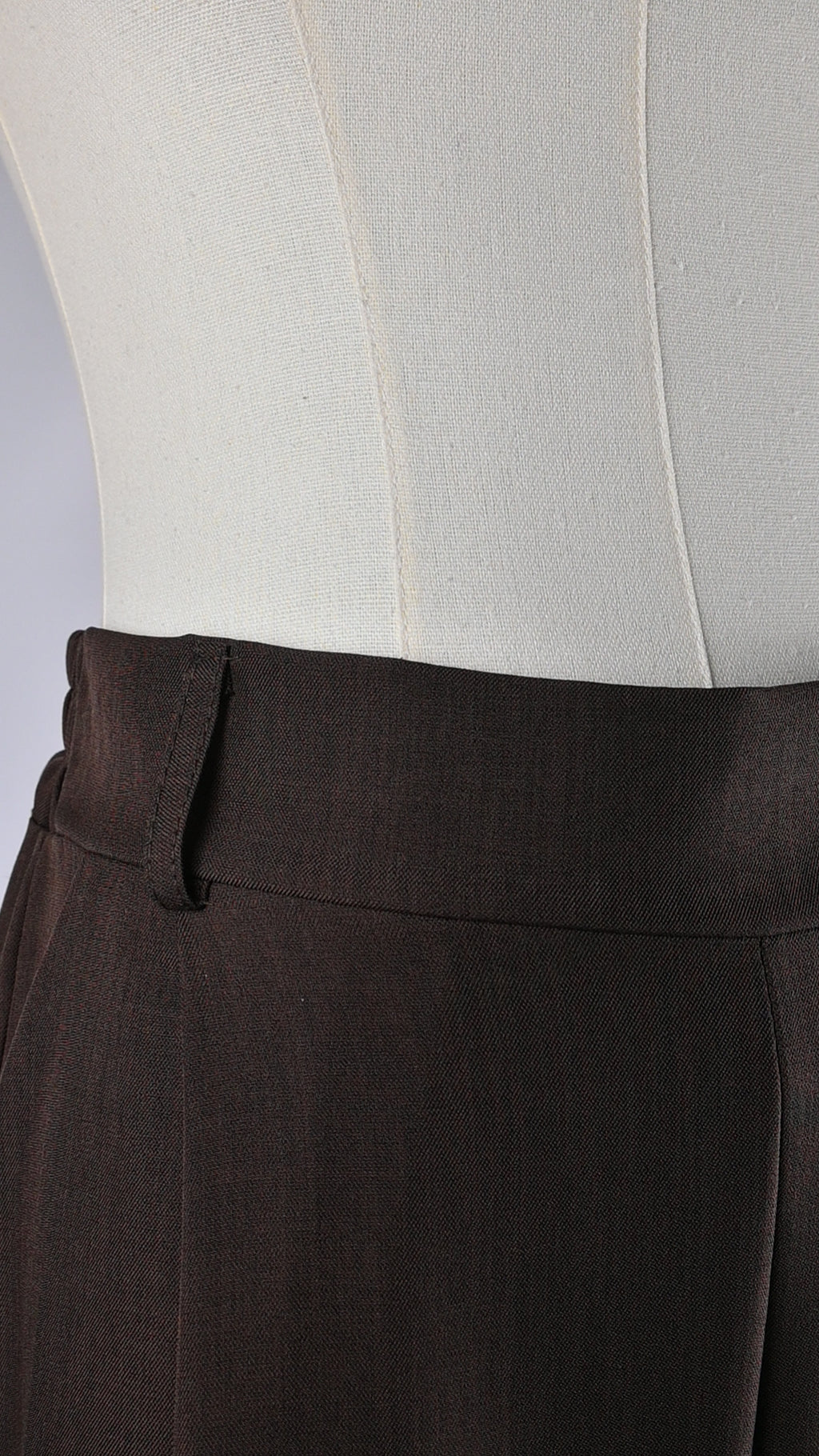 Pantalón ancho con pliegues