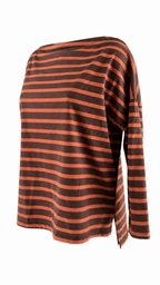 Maglia a righe orizzontali con scollo a barca