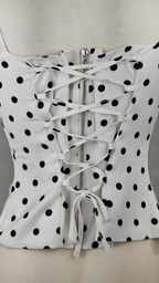 Top a pois con fiore e retro corsetto