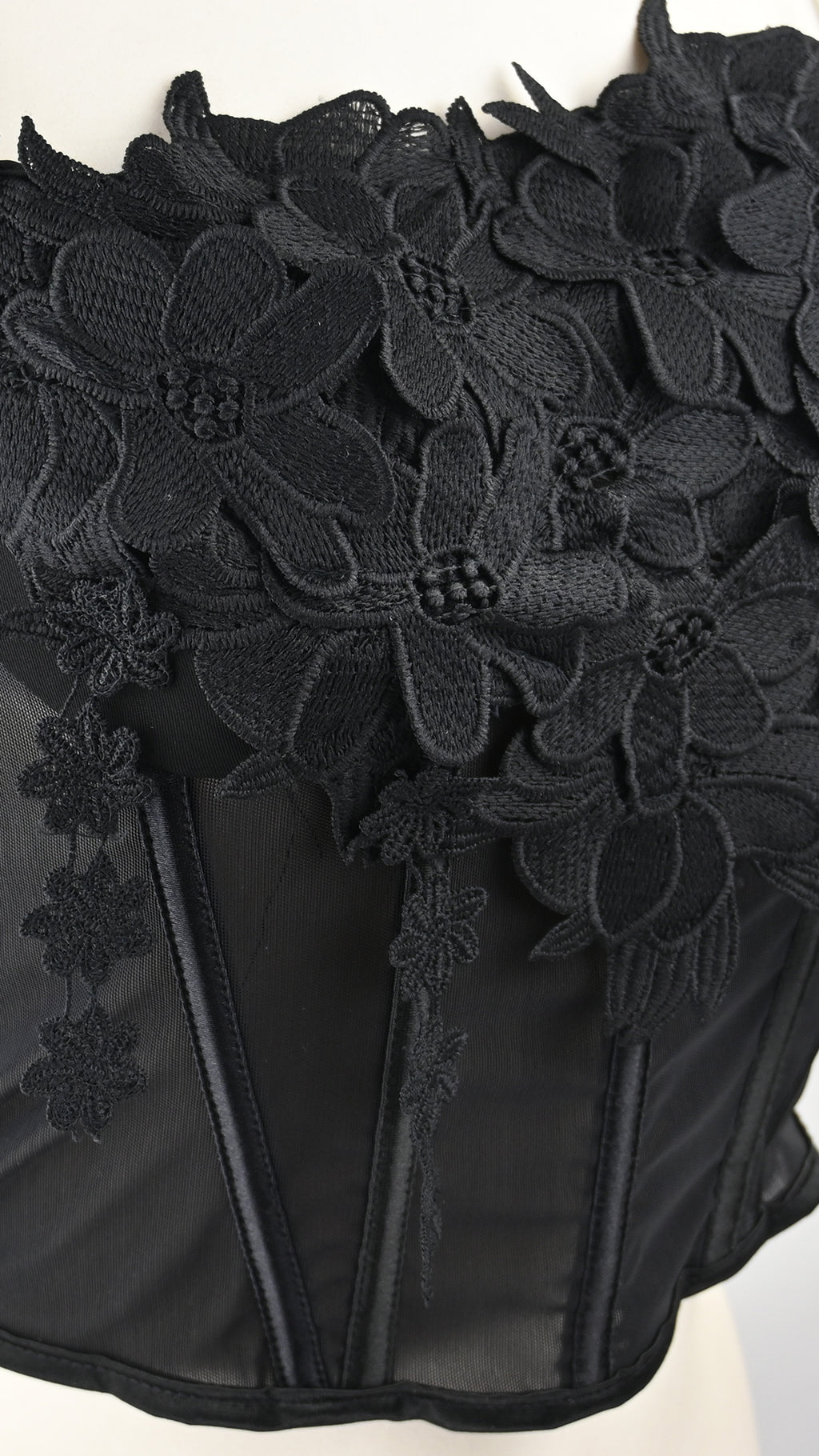 Top a corsetto con fiori